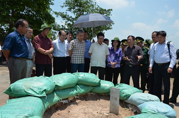 ຮອງນາຍົກລັດຖະມົນຕີ,ລັດຖະມົນຕີວ່າການກະຊວງການຕ່າງປະເທດຟ້າມບີ່ງມິງຢ້ຽມຢາມແລະເຮັດວຽກຢູ່ແຂວງອານຢາງ